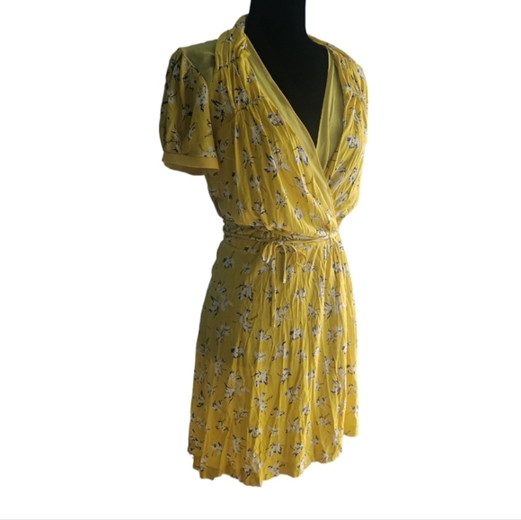 2/$20 Juicy Couture - Floral Silk Wrap Dress - Size Medium - Picture 5 of 10